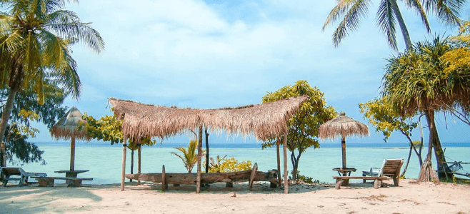 Suasana Saung Sunset Wisata Pulau Tidung